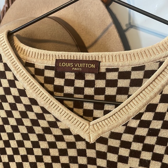 Louis Vuitton brown checkered fleece sweater. - Picture 2 of 4